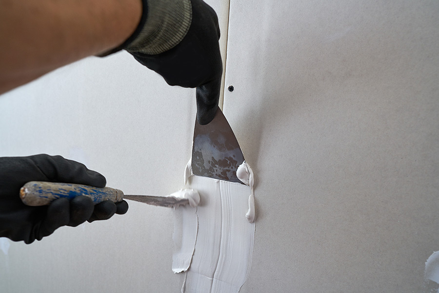 drywall-being-applied-roseville-mi